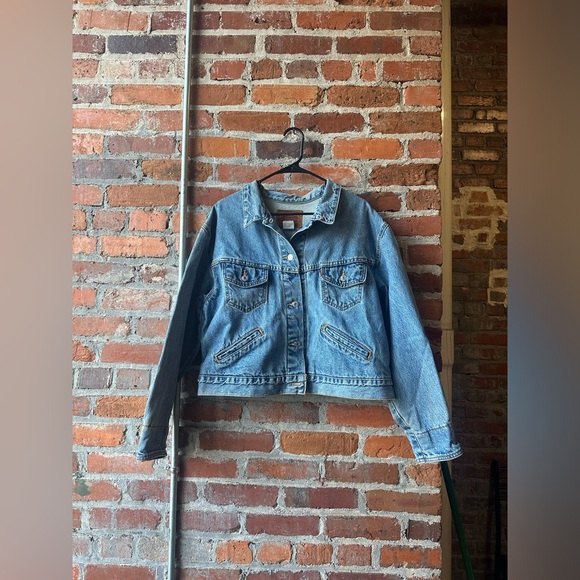 Levi’s Strauss & Co. Women’s Jean Jacket, size Large - Picture 1 of 12